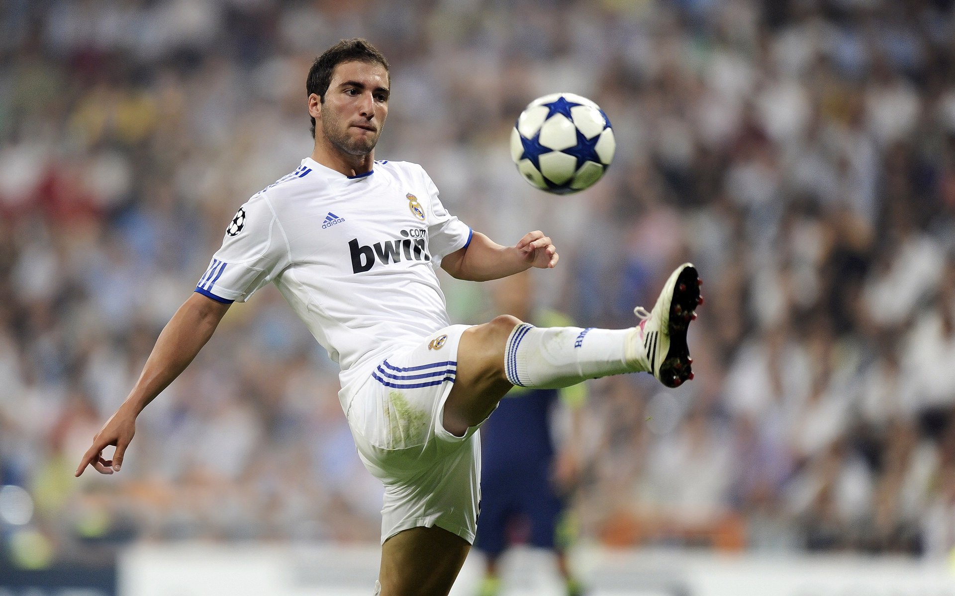 官方发布全新主场战袍设计灵感来源于俱乐部百年文化传承