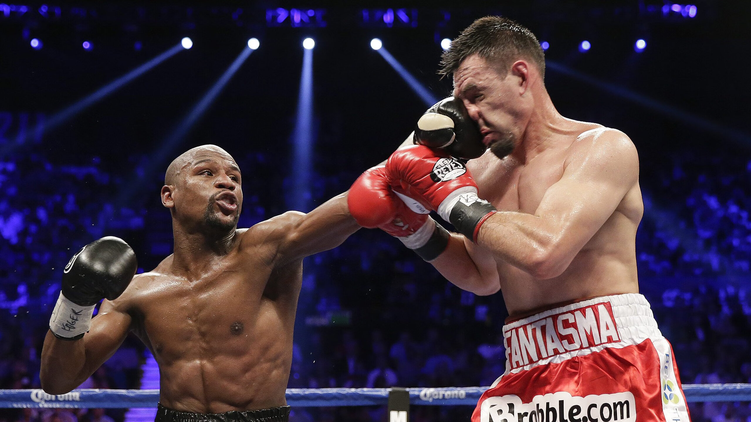 特斯·冯·迪克：比赛中展现出卓越的球感，成为南非队的技术保障