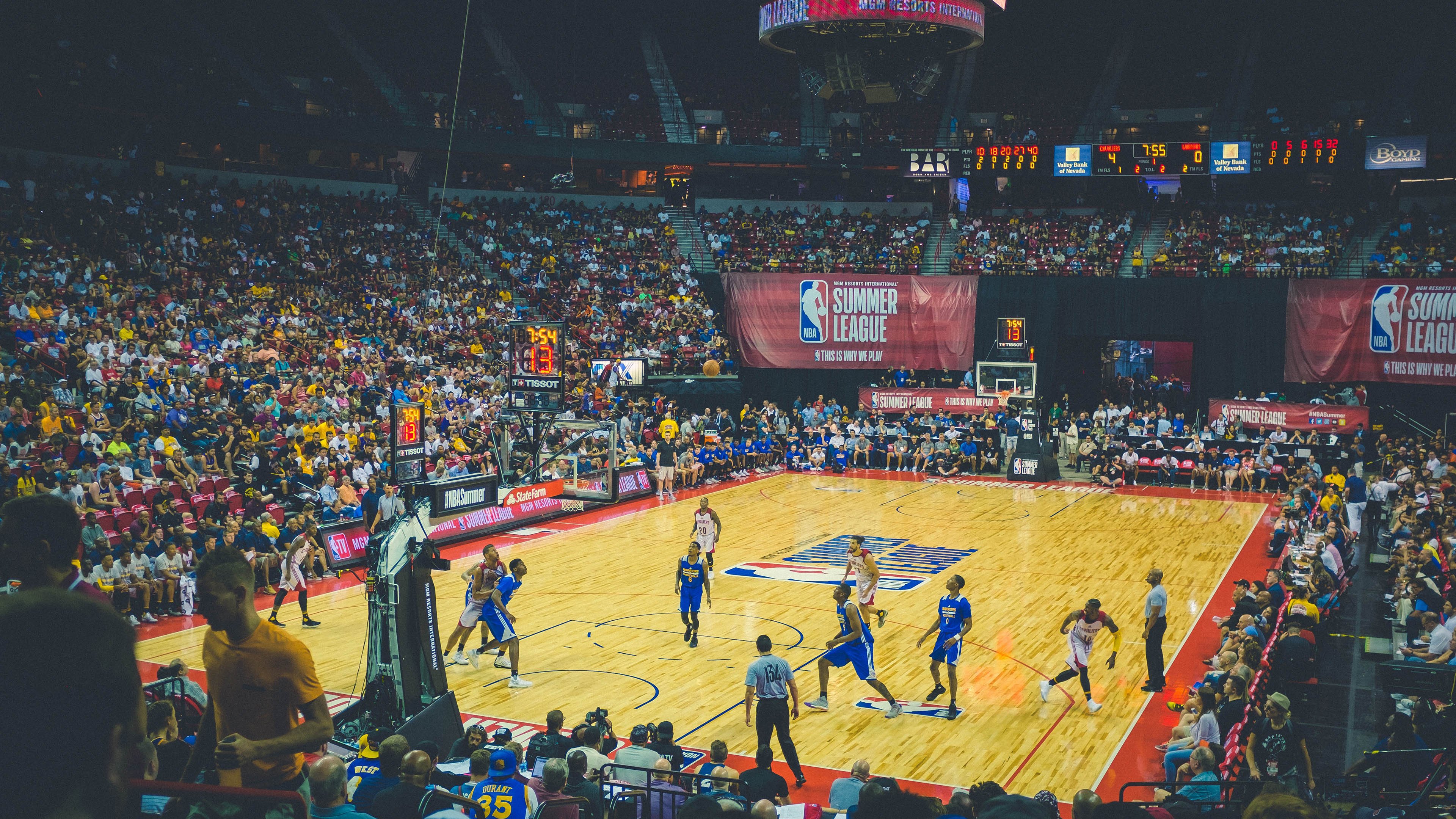 骑士中锋强调训练中注重细节执行,骑士对队员