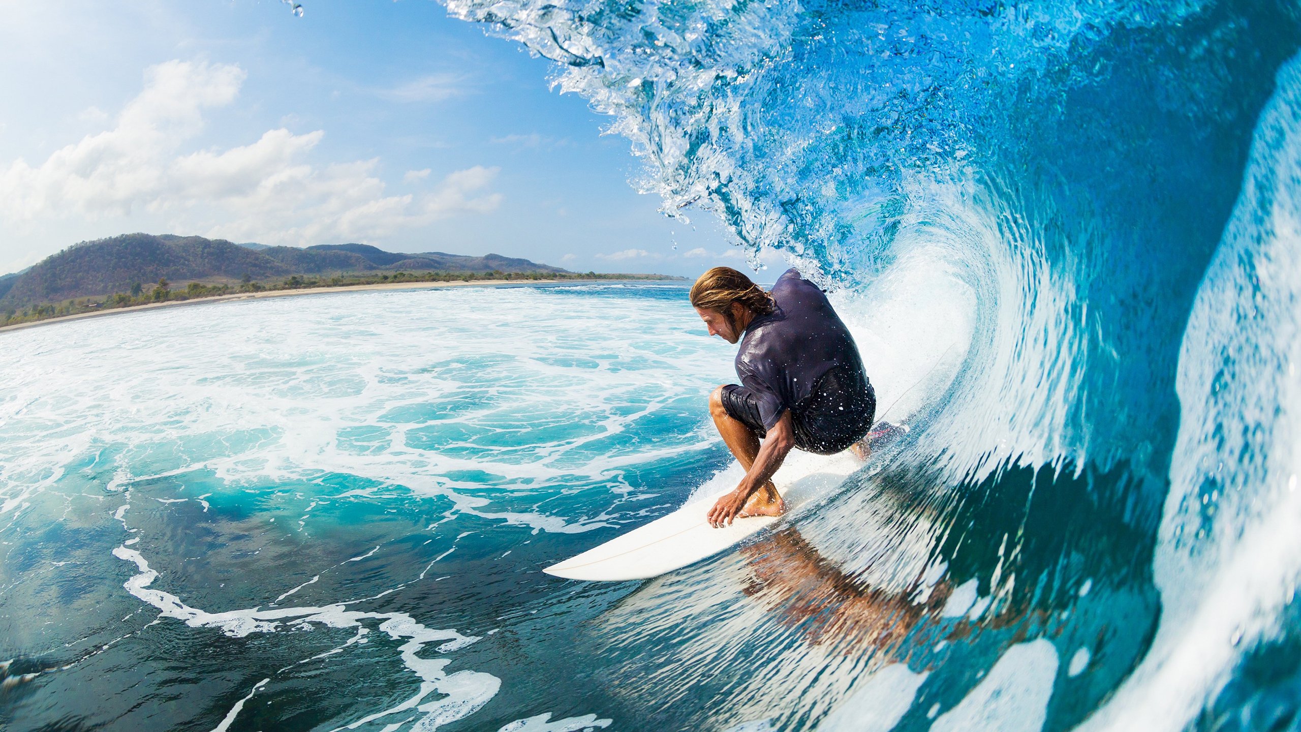 爱游戏电竞-英超激烈争夺：从落后到胜利只有一步之遥，英超竞争激烈